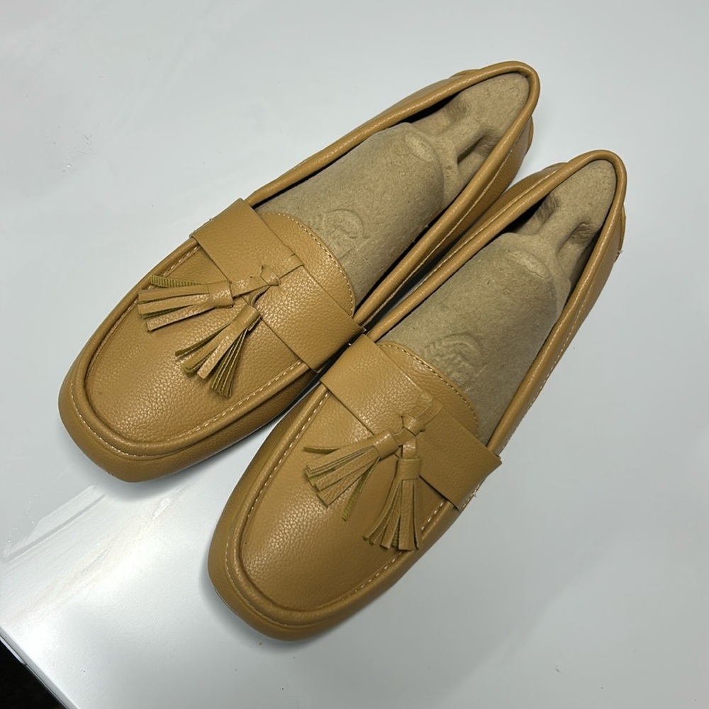NWOT salon studio loafers size 7.5M